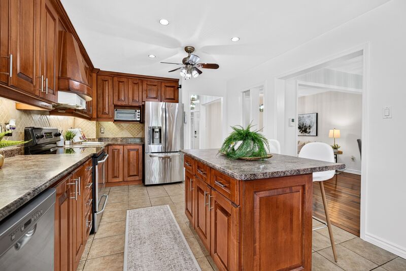 GREAT FAMILY HOME IN QUIET FAMILY NEIGHBOURHOOD IN MISSISSAUGA!