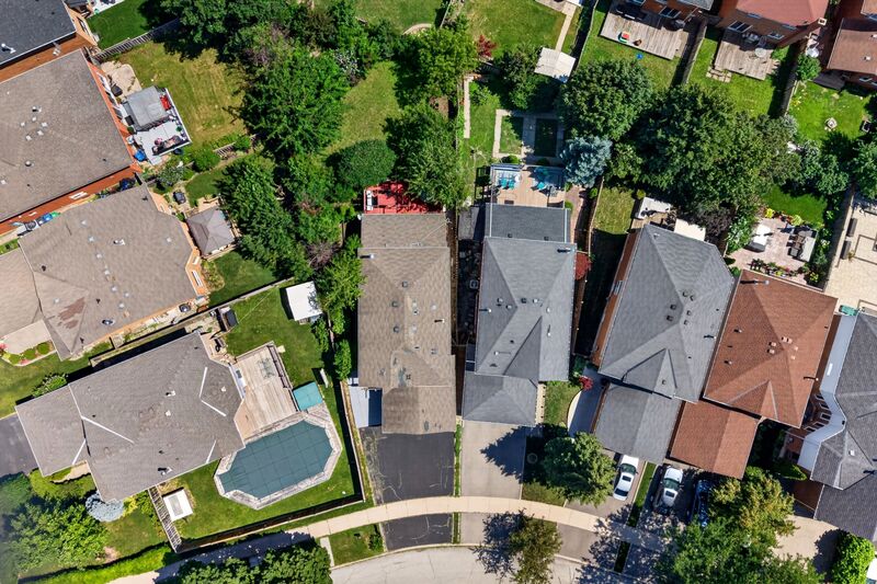 GREAT FAMILY HOME IN QUIET FAMILY NEIGHBOURHOOD IN MISSISSAUGA!