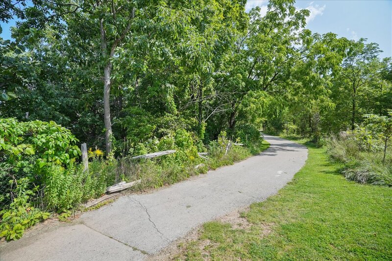 BEAUTIFUL RENOVATED HOME WITH A STUNNING BACKYARD!