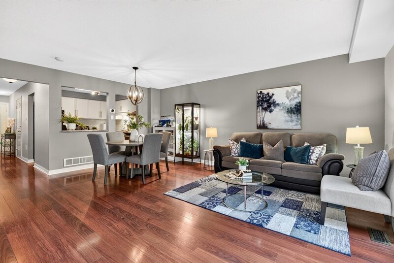 STUNNING TOWNHOUSE IN QUIET STONEY CREEK NEIGHBOURHOOD!