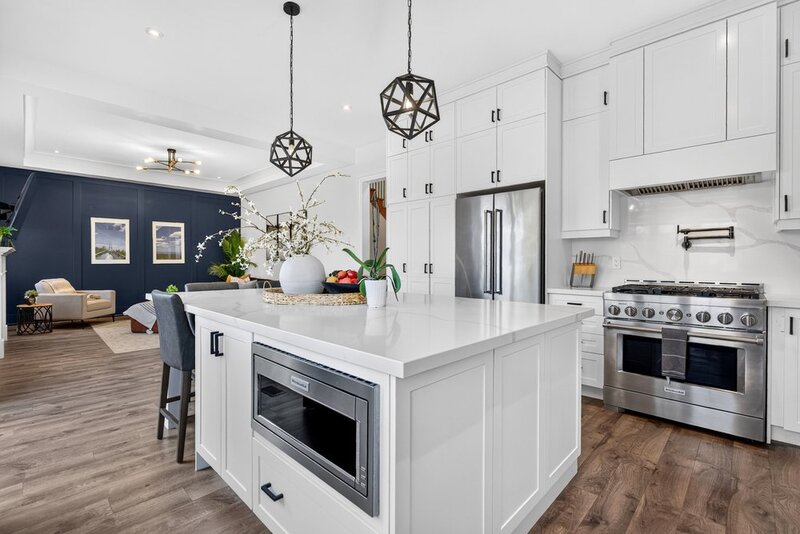 BEAUTIFUL WATERDOWN HOME BACKING ONTO GREENSPACE!