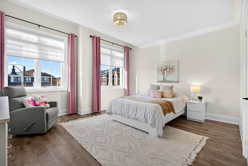 BEAUTIFUL WATERDOWN HOME BACKING ONTO GREENSPACE!