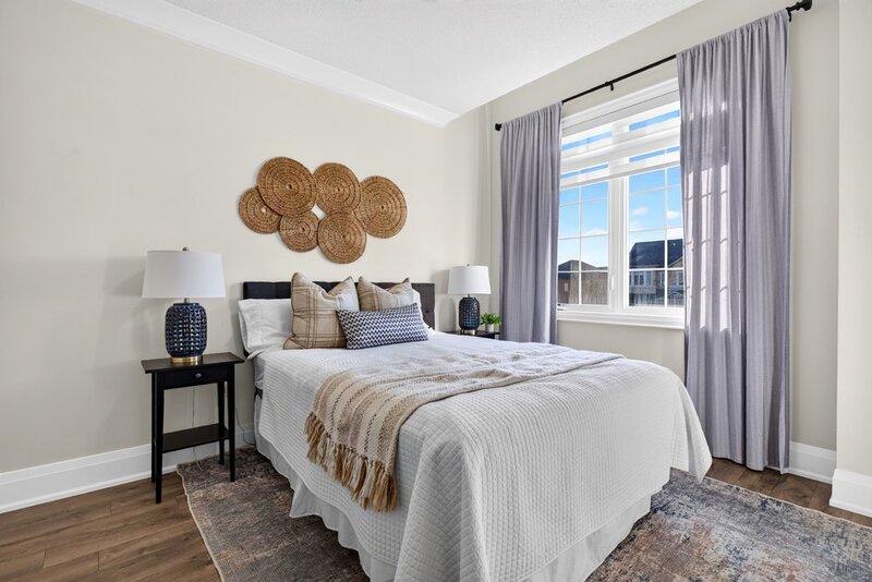 BEAUTIFUL WATERDOWN HOME BACKING ONTO GREENSPACE!