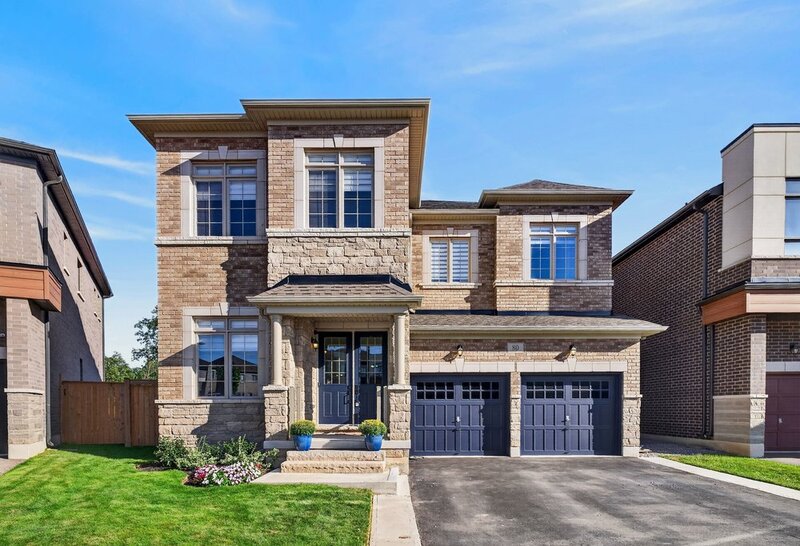 BEAUTIFUL WATERDOWN HOME BACKING ONTO GREENSPACE!