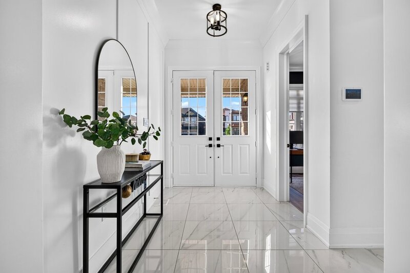 BEAUTIFUL WATERDOWN HOME BACKING ONTO GREENSPACE!