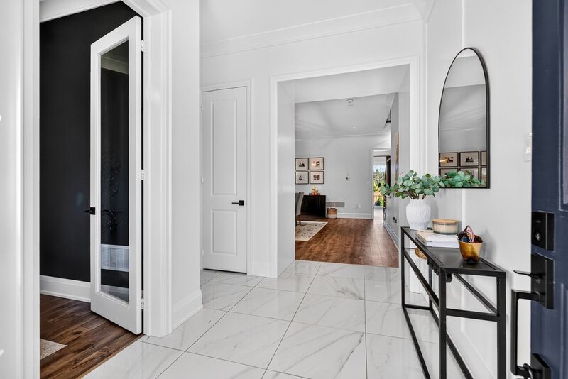 BEAUTIFUL WATERDOWN HOME BACKING ONTO GREENSPACE!