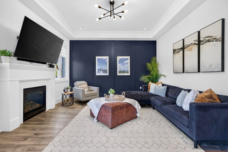 BEAUTIFUL WATERDOWN HOME BACKING ONTO GREENSPACE!