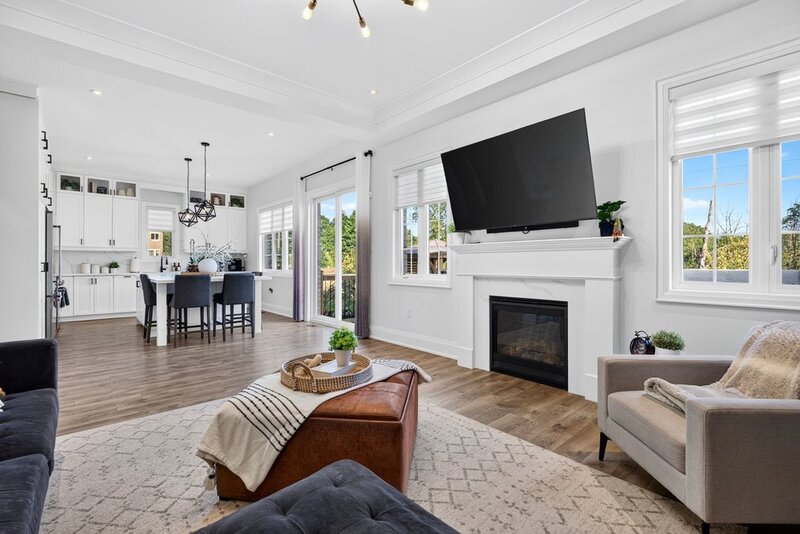 BEAUTIFUL WATERDOWN HOME BACKING ONTO GREENSPACE!