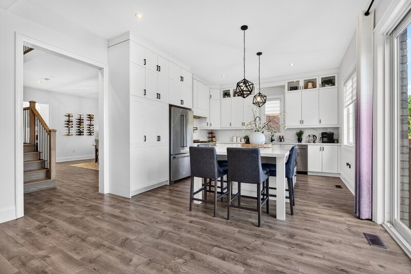 BEAUTIFUL WATERDOWN HOME BACKING ONTO GREENSPACE!