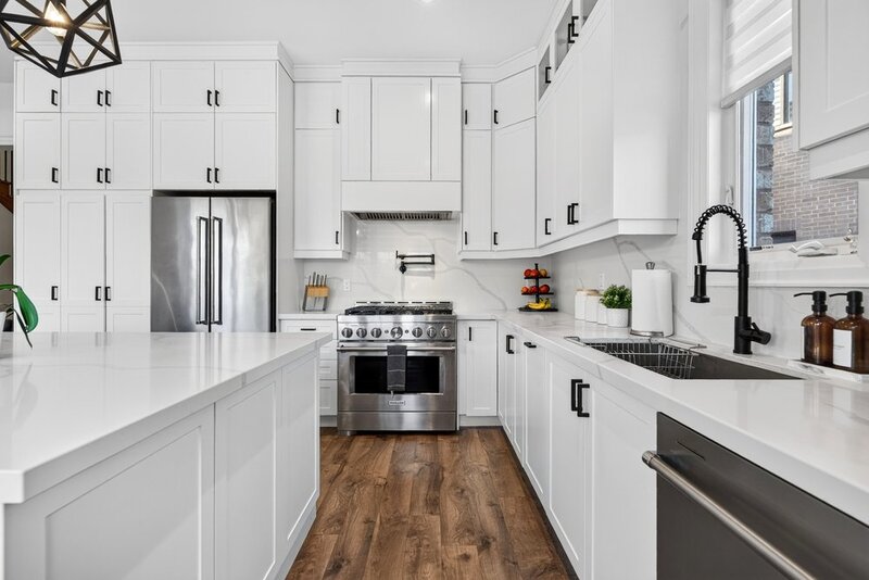 BEAUTIFUL WATERDOWN HOME BACKING ONTO GREENSPACE!