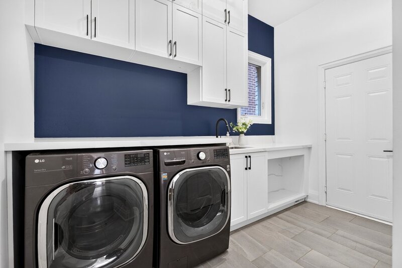 BEAUTIFUL WATERDOWN HOME BACKING ONTO GREENSPACE!