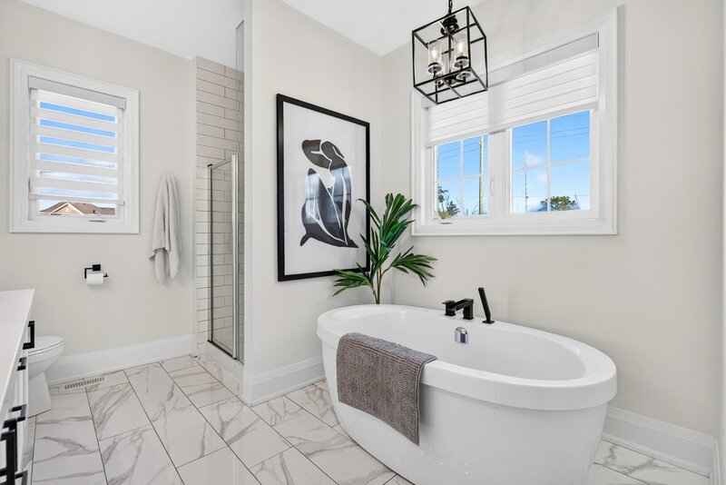 BEAUTIFUL WATERDOWN HOME BACKING ONTO GREENSPACE!