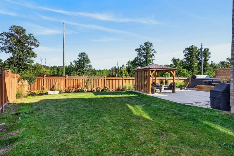BEAUTIFUL WATERDOWN HOME BACKING ONTO GREENSPACE!