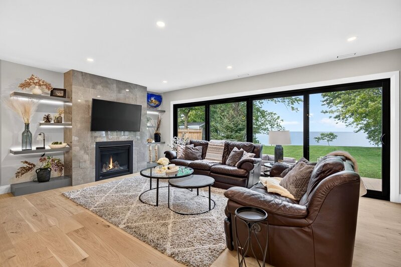 STUNNINGLY RENOVATED GRIMSBY WATERFRONT HOME!