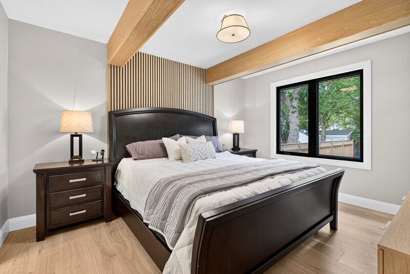 STUNNINGLY RENOVATED GRIMSBY WATERFRONT HOME!