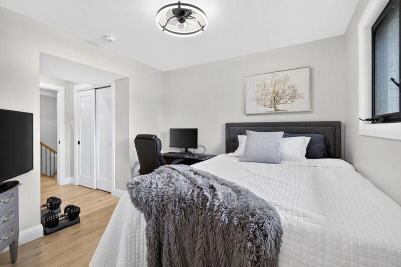STUNNINGLY RENOVATED GRIMSBY WATERFRONT HOME!