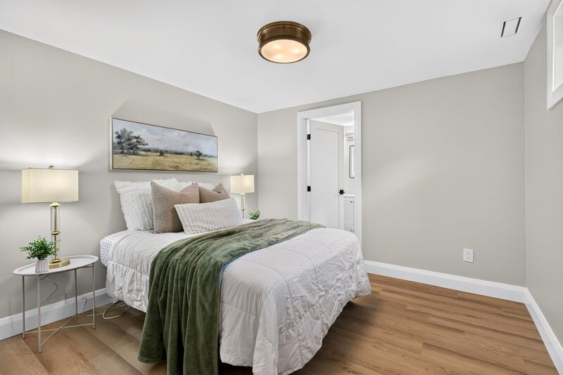 STUNNINGLY RENOVATED GRIMSBY WATERFRONT HOME!