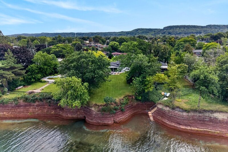 STUNNINGLY RENOVATED GRIMSBY WATERFRONT HOME!