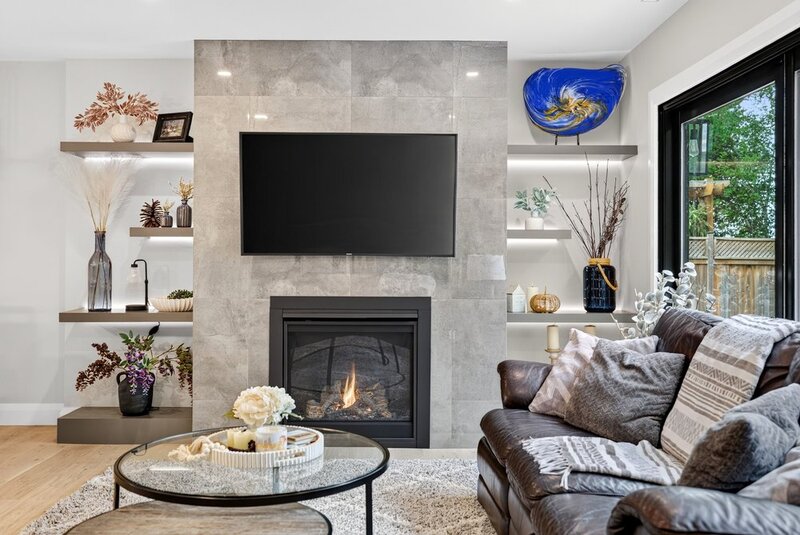 STUNNINGLY RENOVATED GRIMSBY WATERFRONT HOME!