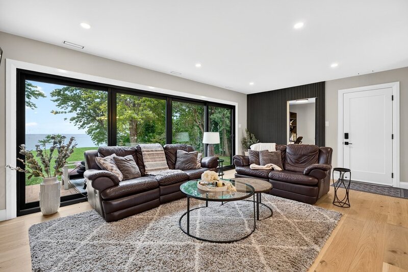 STUNNINGLY RENOVATED GRIMSBY WATERFRONT HOME!