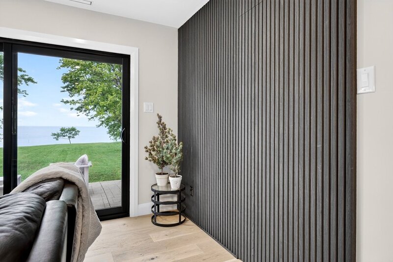 STUNNINGLY RENOVATED GRIMSBY WATERFRONT HOME!