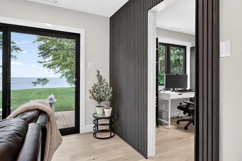 STUNNINGLY RENOVATED GRIMSBY WATERFRONT HOME!