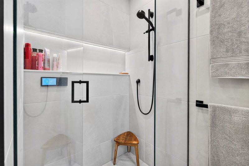STUNNINGLY RENOVATED GRIMSBY WATERFRONT HOME!