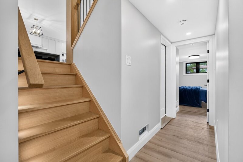 STUNNINGLY RENOVATED GRIMSBY WATERFRONT HOME!