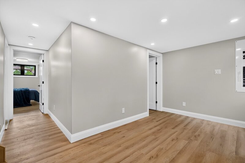 STUNNINGLY RENOVATED GRIMSBY WATERFRONT HOME!