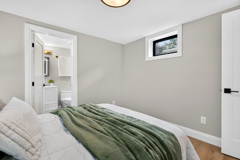 STUNNINGLY RENOVATED GRIMSBY WATERFRONT HOME!
