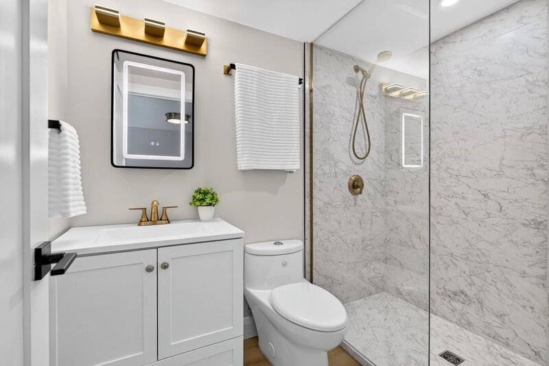 STUNNINGLY RENOVATED GRIMSBY WATERFRONT HOME!