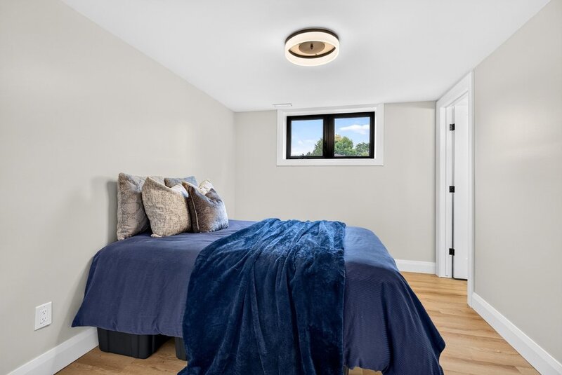 STUNNINGLY RENOVATED GRIMSBY WATERFRONT HOME!