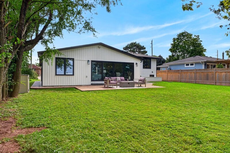 STUNNINGLY RENOVATED GRIMSBY WATERFRONT HOME!