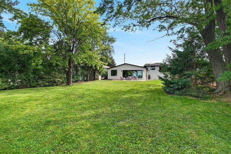 STUNNINGLY RENOVATED GRIMSBY WATERFRONT HOME!