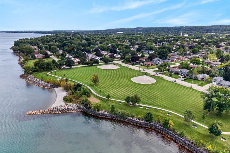 STUNNINGLY RENOVATED GRIMSBY WATERFRONT HOME!