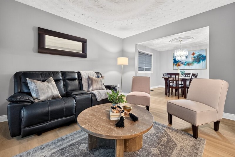 LARGE BACK-SPLIT IN GREAT FAMILY-FRIENDLY NEIGHBOURHOOD!