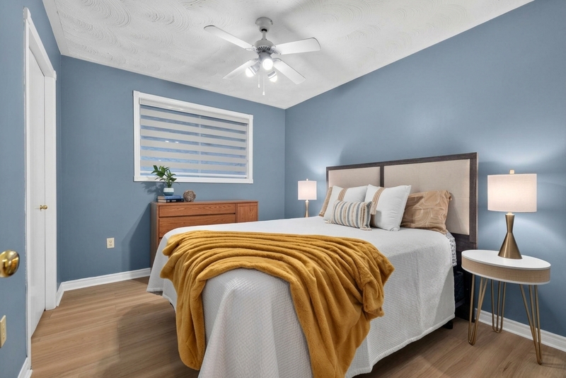 LARGE BACK-SPLIT IN GREAT FAMILY-FRIENDLY NEIGHBOURHOOD!