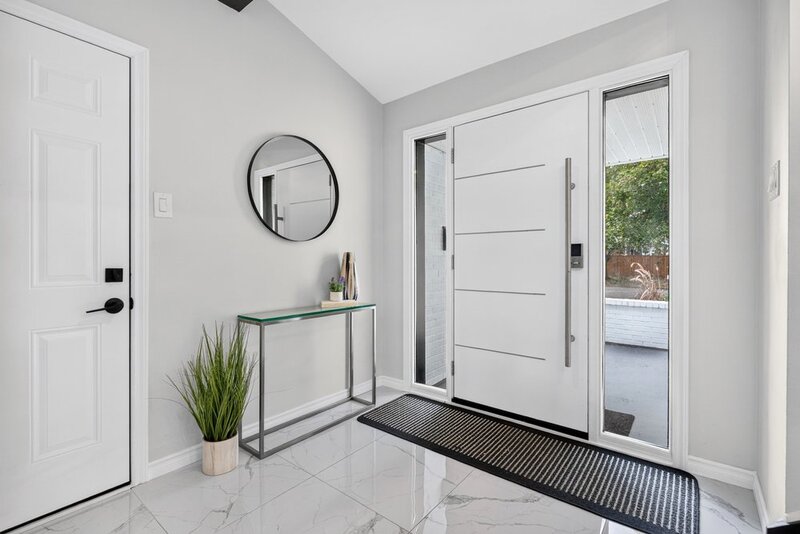 GORGEOUS RAISED RANCH IN SOUGHT AFTER ST. CATHARINES NEIGHBOURHOOD