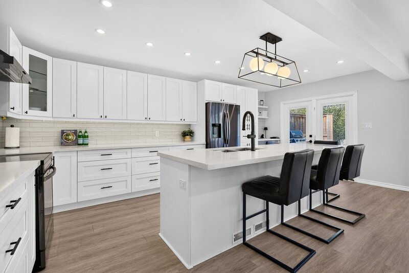 GORGEOUS RAISED RANCH IN SOUGHT AFTER ST. CATHARINES NEIGHBOURHOOD