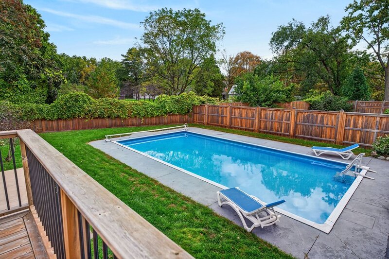 GORGEOUS RAISED RANCH IN SOUGHT AFTER ST. CATHARINES NEIGHBOURHOOD