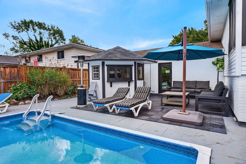 GORGEOUS RAISED RANCH IN SOUGHT AFTER ST. CATHARINES NEIGHBOURHOOD
