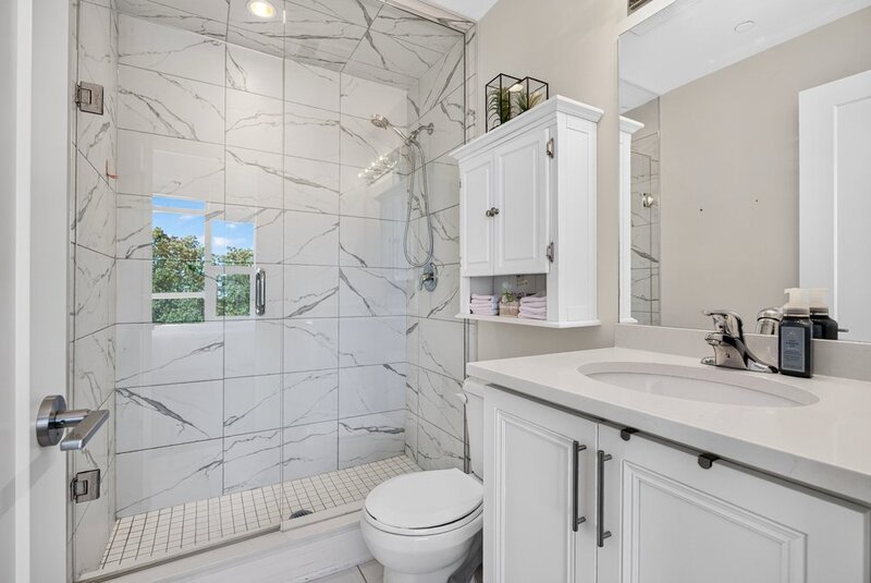 2 UNDERGROUND PARKING SPACES & LAKE VIEWS IN SOUGHT AFTER GRIMSBY NEIGHBOURHOOD