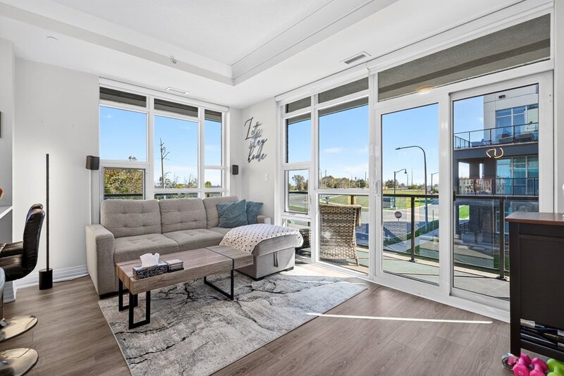 2 UNDERGROUND PARKING SPACES & LAKE VIEWS IN SOUGHT AFTER GRIMSBY NEIGHBOURHOOD