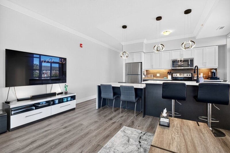 2 UNDERGROUND PARKING SPACES & LAKE VIEWS IN SOUGHT AFTER GRIMSBY NEIGHBOURHOOD