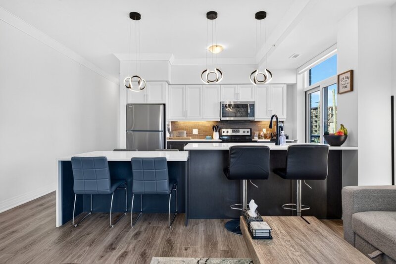 2 UNDERGROUND PARKING SPACES & LAKE VIEWS IN SOUGHT AFTER GRIMSBY NEIGHBOURHOOD