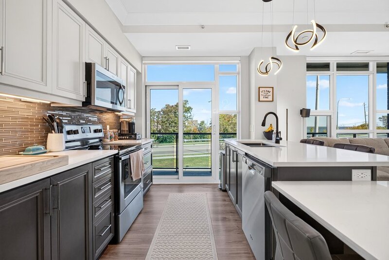 2 UNDERGROUND PARKING SPACES & LAKE VIEWS IN SOUGHT AFTER GRIMSBY NEIGHBOURHOOD