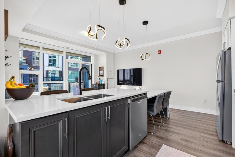 2 UNDERGROUND PARKING SPACES & LAKE VIEWS IN SOUGHT AFTER GRIMSBY NEIGHBOURHOOD