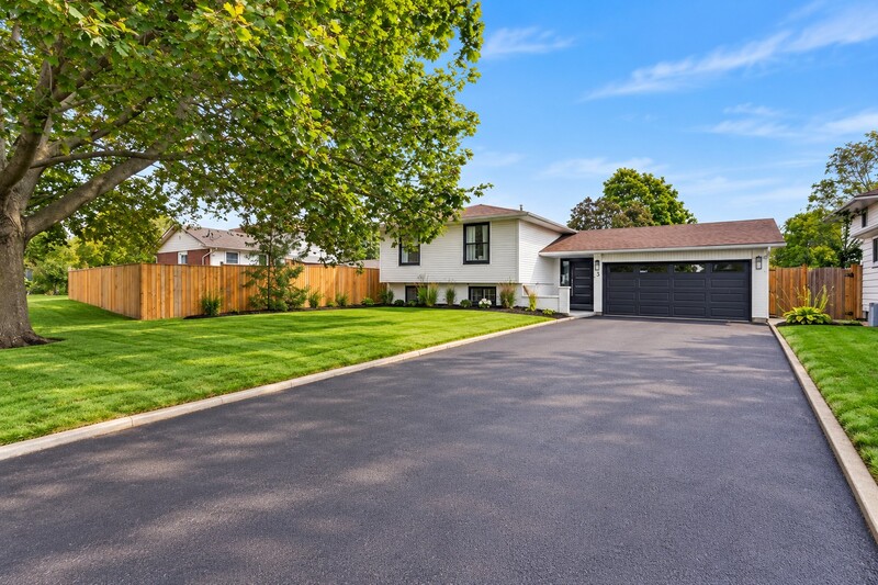 GORGEOUS RAISED RANCH IN SOUGHT AFTER ST. CATHARINES NEIGHBOURHOOD