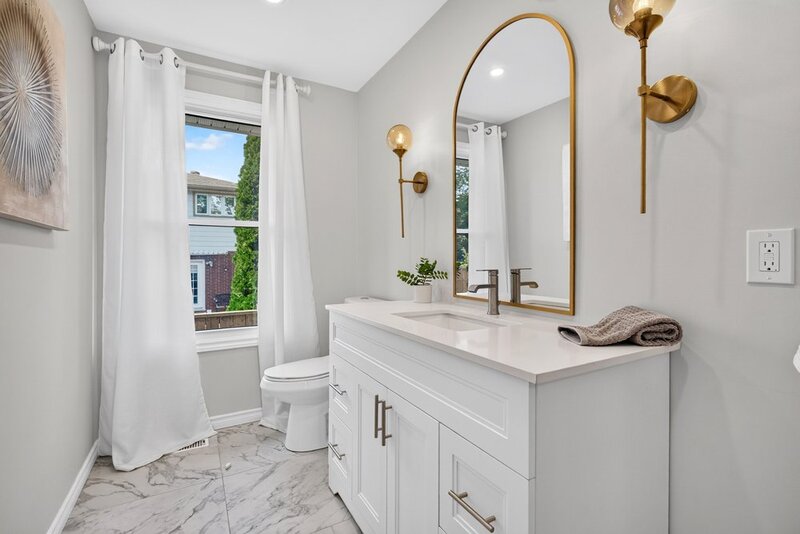 GORGEOUS RAISED RANCH IN SOUGHT AFTER ST. CATHARINES NEIGHBOURHOOD