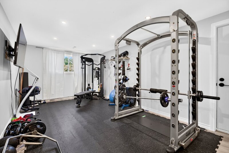 GORGEOUS RAISED RANCH IN SOUGHT AFTER ST. CATHARINES NEIGHBOURHOOD